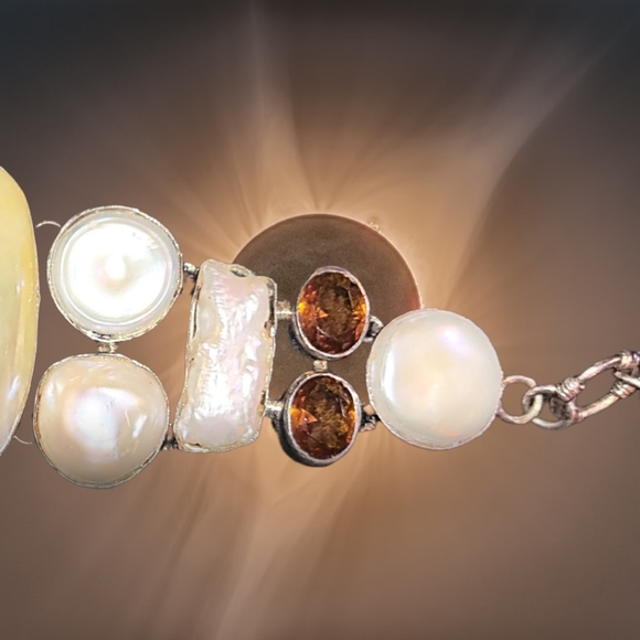 Sterling Silver bracelet with Mother of Pearl and Topaz - Picture 5 of 6